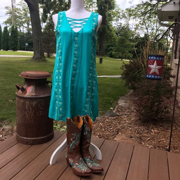 Criss cross lined embroidered sundress - Picture 1 of 4